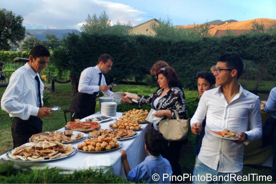 Vila Agriturismo Tre Santi Padula Exteriér fotografie